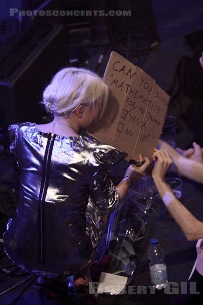 LITTLE BOOTS - 2009-11-06 - PARIS - La Cigale - 